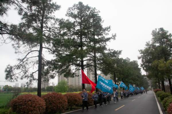 “萬(wàn)眾一心，眾志成城”尤孚集團(tuán)組織清明祭掃活動(dòng)